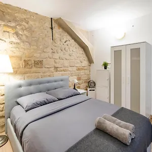  Apartment Entre Opera Et Montmartre France
